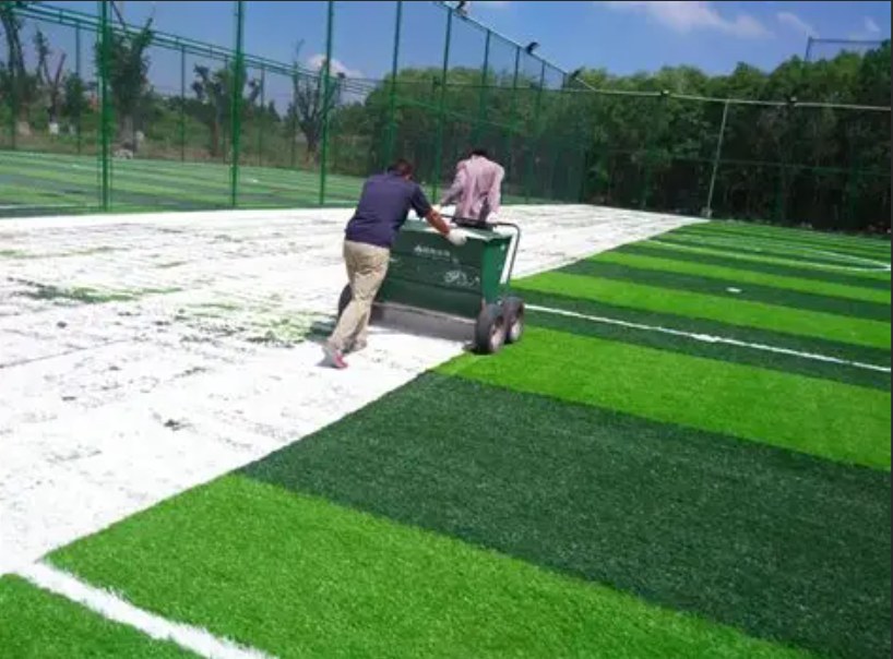 人造足球草坪用石英砂怎么填充 人造足球草坪用石英砂怎么填充